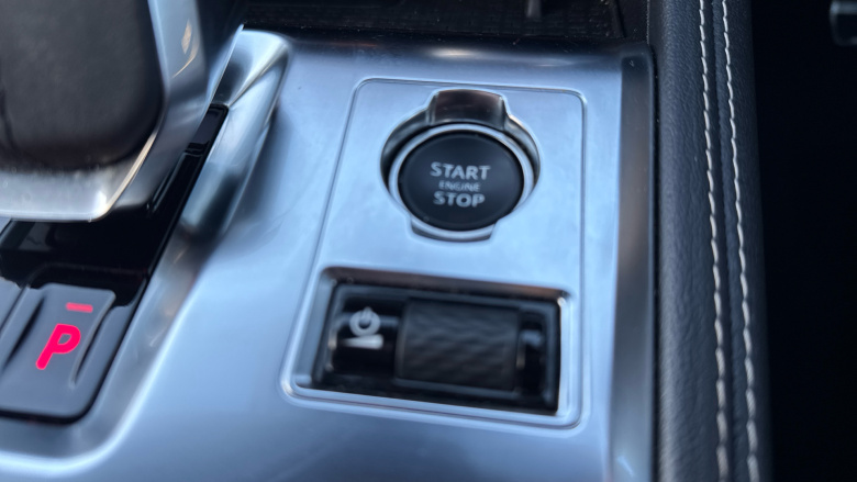 Jaguar F-Pace 2.0 D200 R-Dynamic Black 5dr Auto AWD Diesel Estate